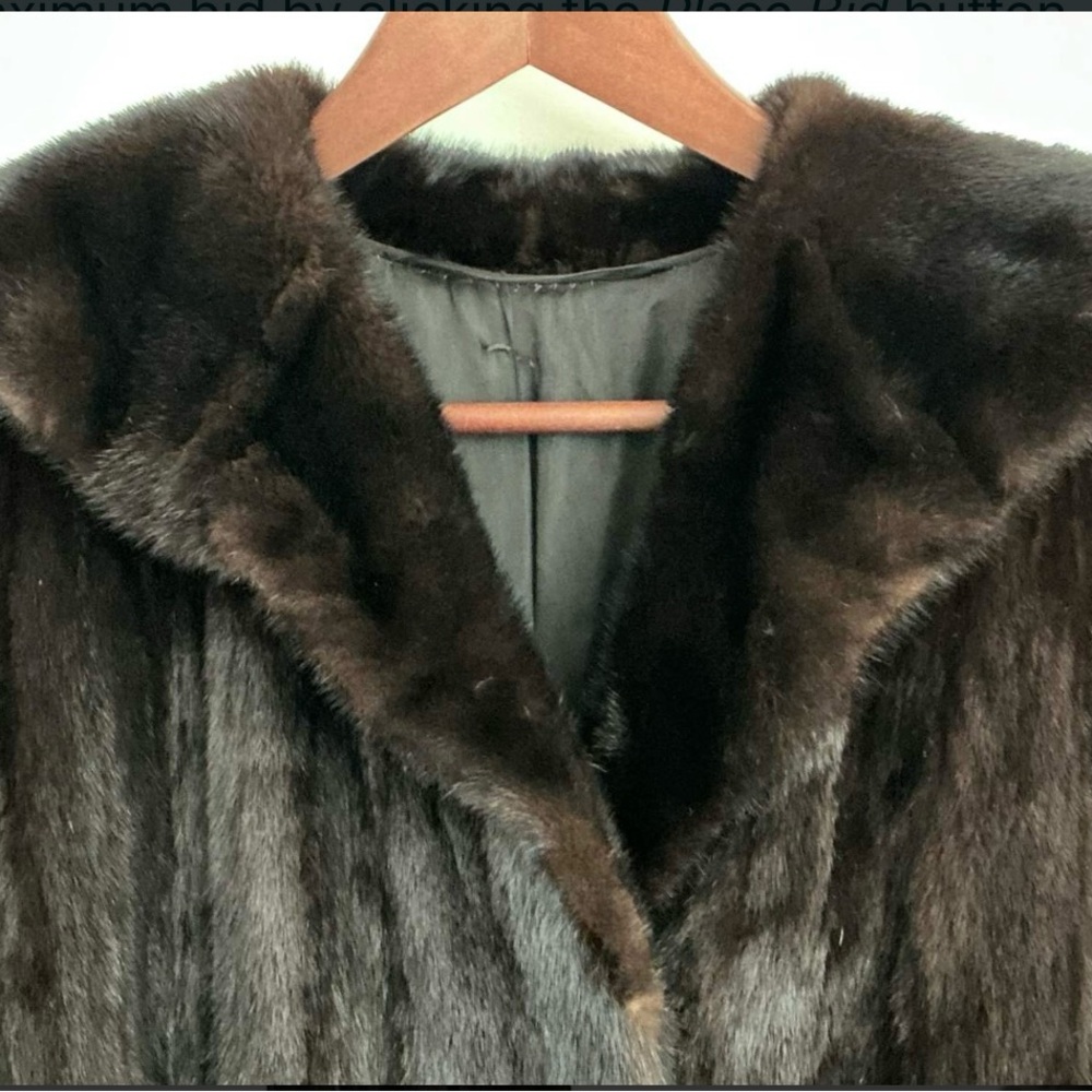 Luxurious Dark Brown Mink Coat - Picture 5 of 9
